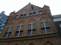 es gibt in dieser Stadt nur wenig zerstörte Häuser