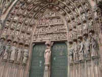 Maria und die  Heiligen am Torportal des Münsters