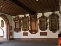 Im Kreuzgang Münster Basel