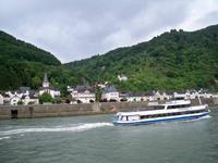 Reger Schiffsverkehr auf dem Rhein