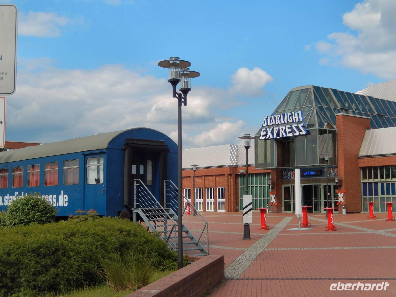 Blick vom Bochumer Ramada-Hotel hinüber zum Starlight-Express-Theater