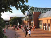 Das Starlight-Express-Theater füllt sich langsam für die abendliche Vorstellung.