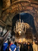 In der Kirche des Kloster Neamt findet gerade ein Gottesdienst statt