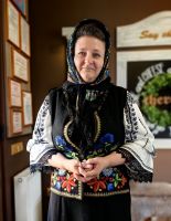 Rumänin in Tracht im Bäcker von Targu Mures
