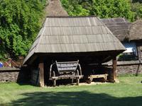 Dorfmuseum in Bukarest - in der Höhe verstellbare Scheune