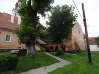 Im Hof der Kirchenburg in Cristian