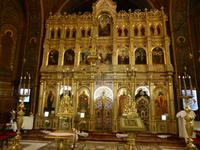 Rumänien Mai 2019 - Brasov - Altar einer orthodoxen Kirche - versteckt am Hauptplatz
