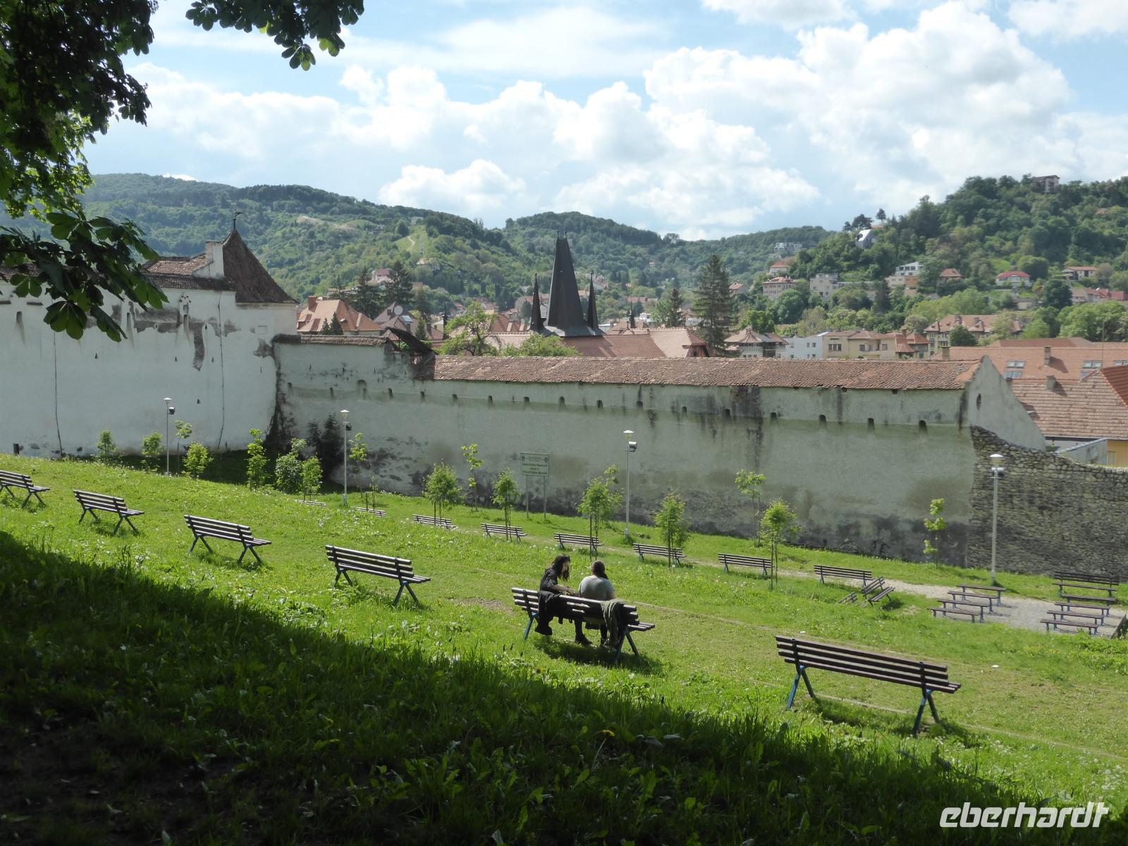 Rumänien Mai 2019 - Brasov - inmitten der grünen Wälder Transylvaniens