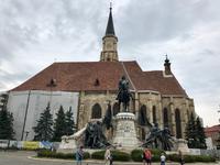 Cluj: St.-Michaels-Kirche mit dem Reiterstandbild von König Matthias Corvinus