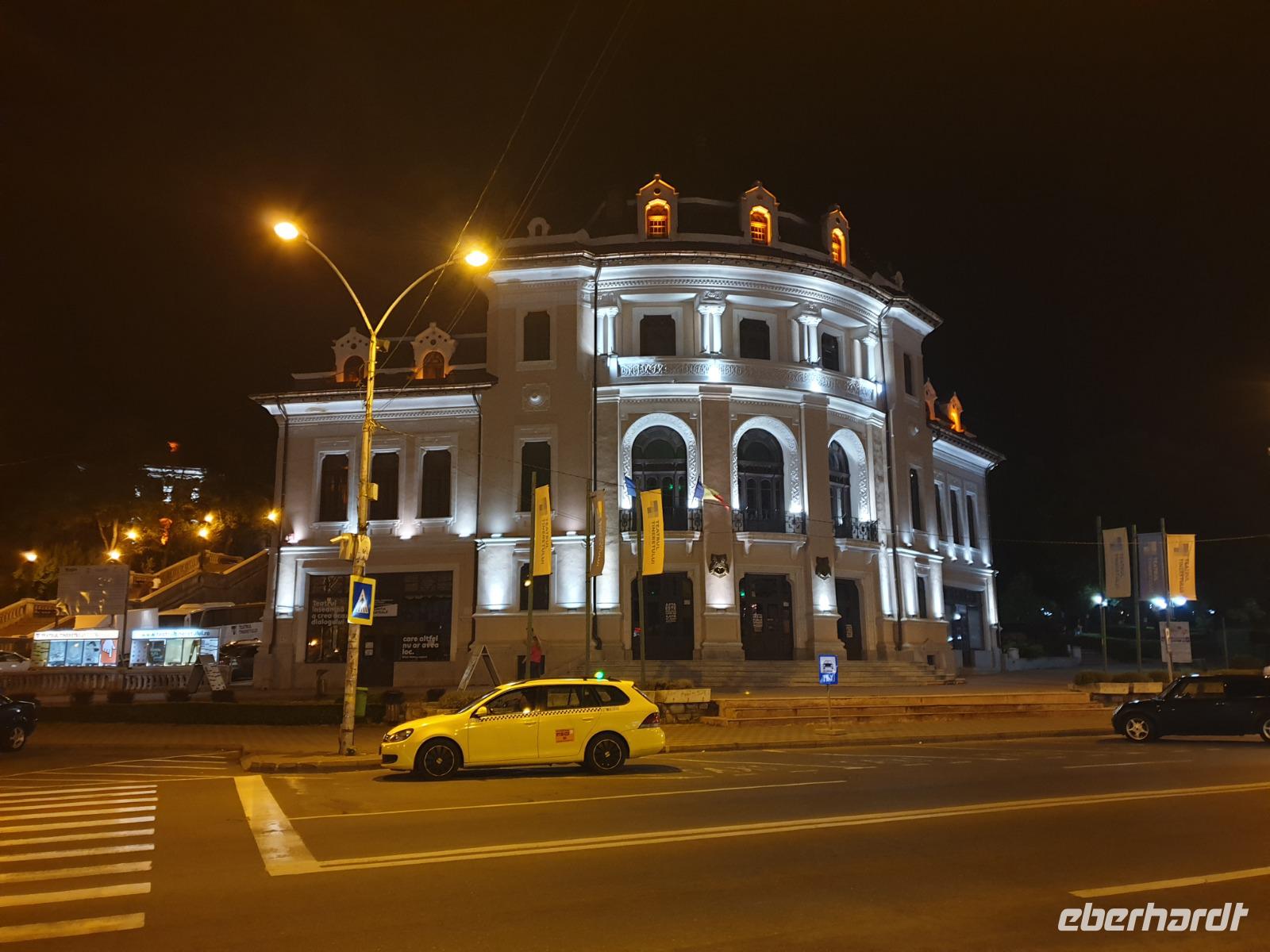 Piatra Neamt - Theater am Abend