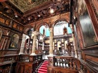 Aufgang zum Entree im Schloß Peles