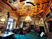 Prunkvolle Innenausstattung im Schloß Peles