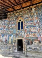 Malereien am Eingang der Kirche Voronet