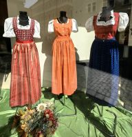 Trachten in einem Schaufenster in Brasov