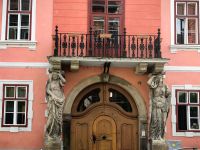 Stilvolle Verzierung eines Balkons in Sibiu