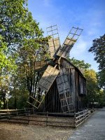 Windmühle im Dorfmuseum von Bukarest