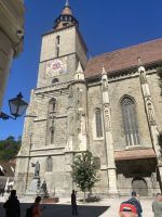 Schwarze Kirche mit dem Denkmal Johannes Honterus