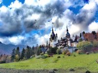 Dramatischer Himmel über Schloß Peles