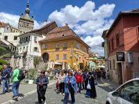 Touristengruppen in der Unterstadt von Schäßburg &ndash; &copy; Gunter Looß (Eberhardt TRAVEL)