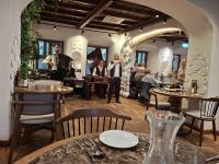 zum Abendessen gibt es Folklore-Musik &ndash; &copy; Gunter Looß (Eberhardt TRAVEL)