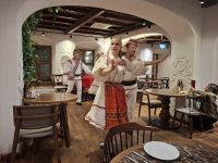 ... und Folklore-Tänze &ndash; &copy; Gunter Looß (Eberhardt TRAVEL)