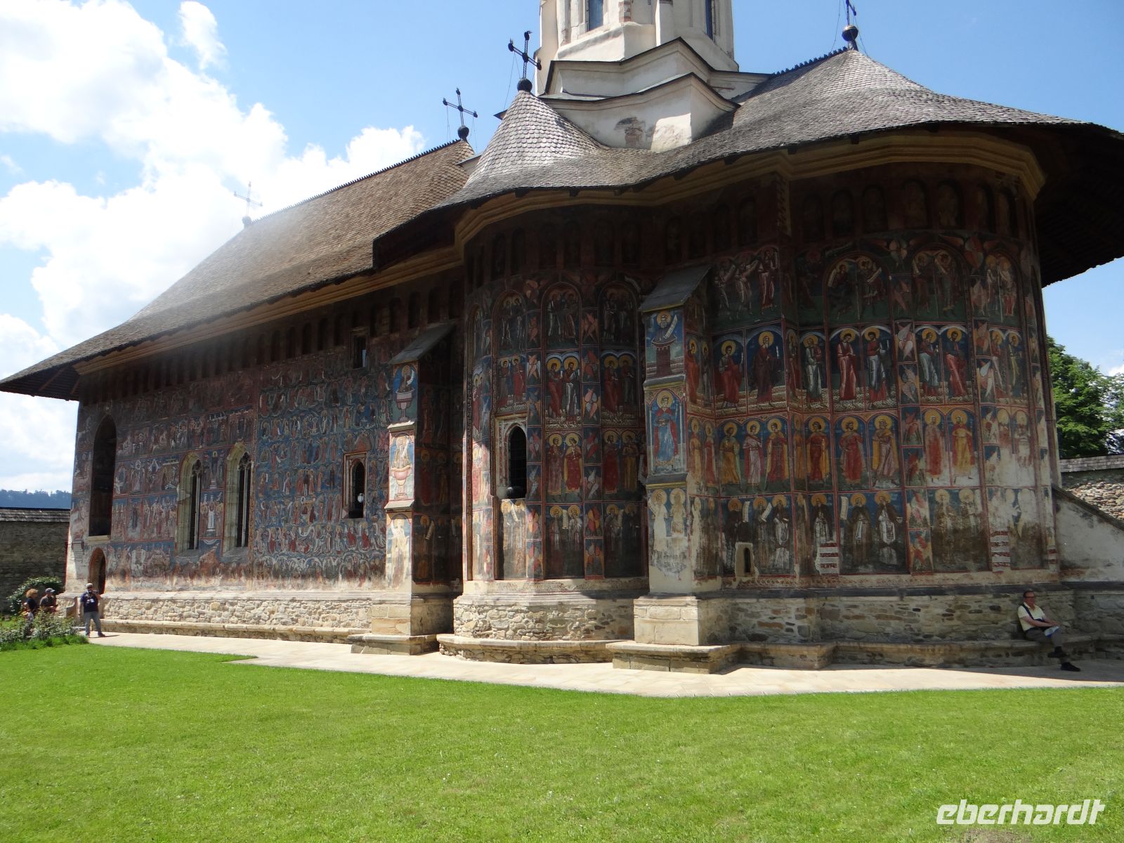 Kloster Moldovita, die Außenwand der Kirche ist über und über bemalt.  &ndash; &copy;  (Eberhardt TRAVEL)