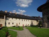 Kloster Sucevița, eine wunderbare Anlage im Licht des frühen Abends.  &ndash; &copy; Vivian Kreft (Eberhardt TRAVEL)