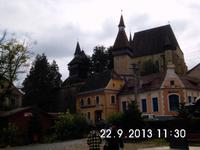 Kirchenburg vom Dorf aus