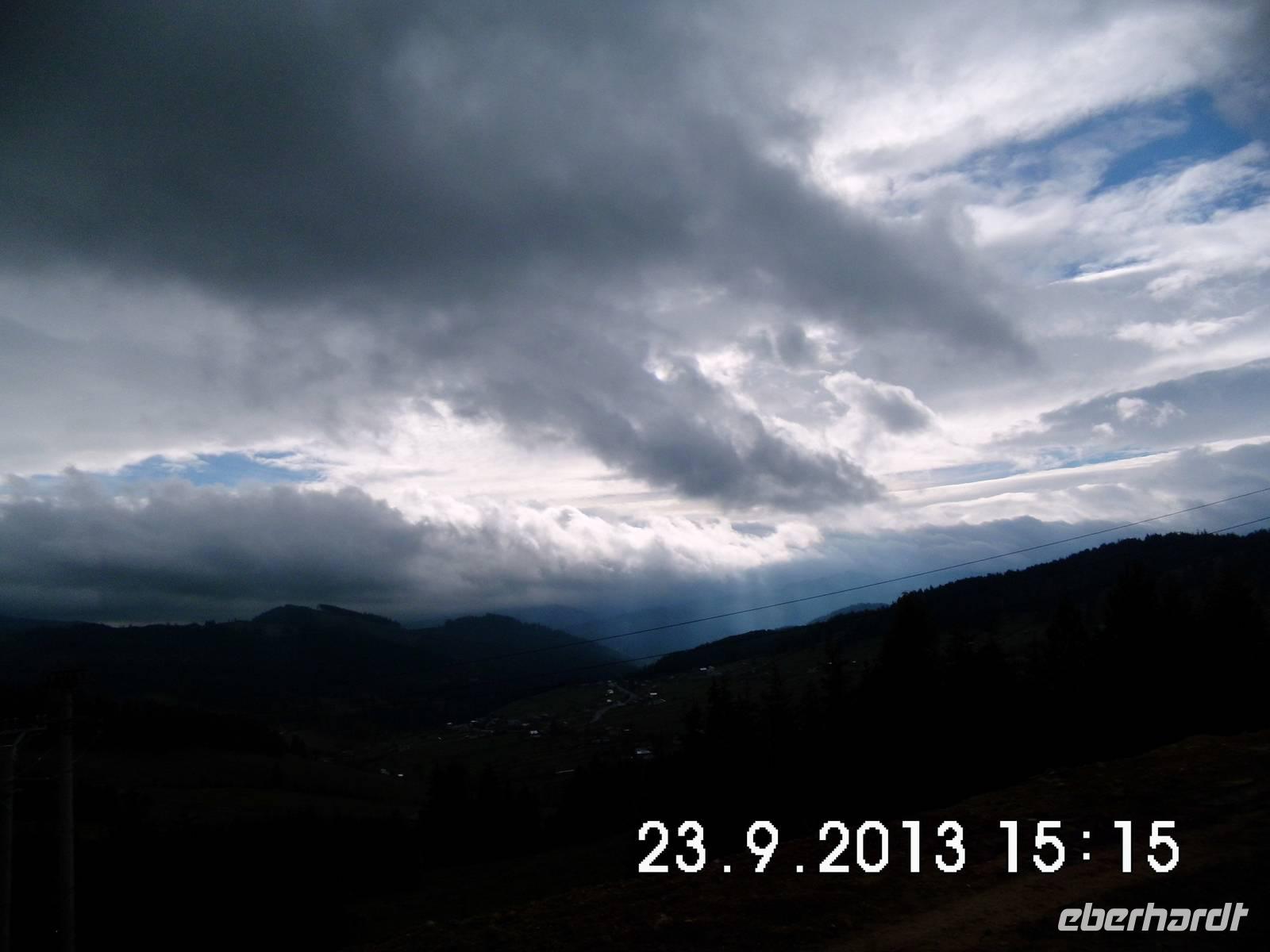 Dunkle Wolken über den Karpaten