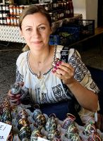 Holzeiverkäuferin im Freilichtmuseum in Bukarest