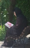 Nonne, vertieft in Literatur, Kloster Moldovita