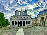 Partriarchenkirche auf einem kleinen Hügel in Bukarest