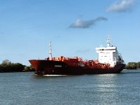 Riesenschiff im Donaudelta bei Tulcea