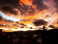 Unwirklich toller Morgenhimmel in Predeal am Morgen