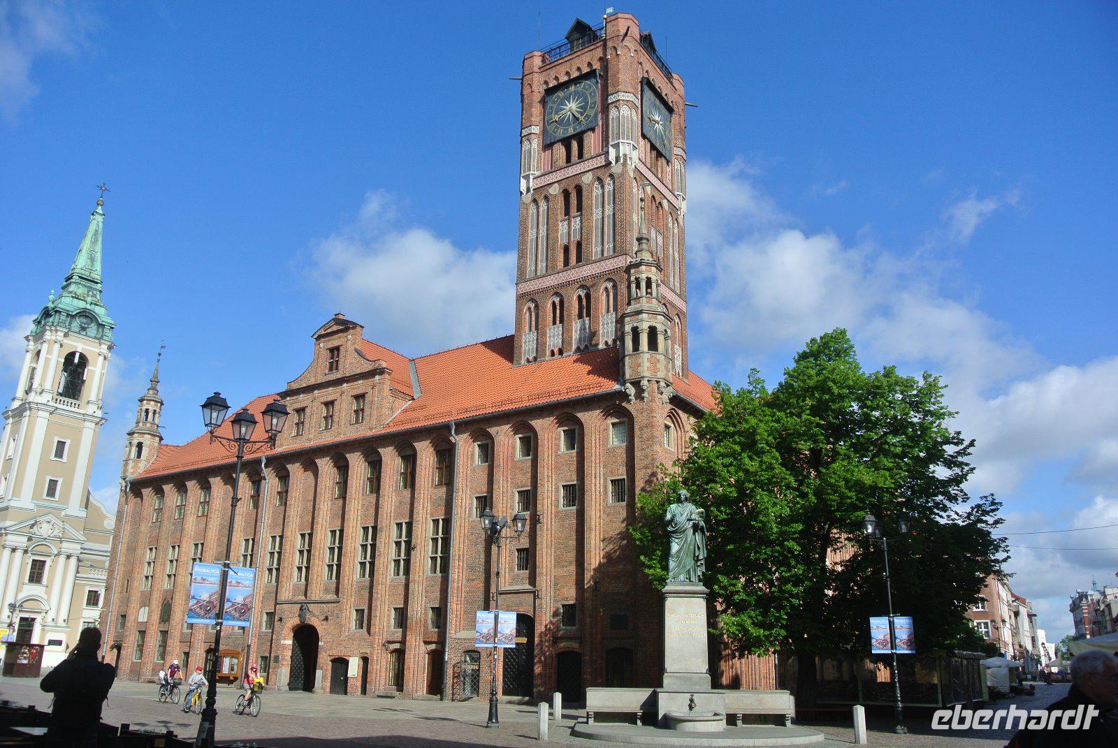 Rathaus mit Kopernikusdenkmal  