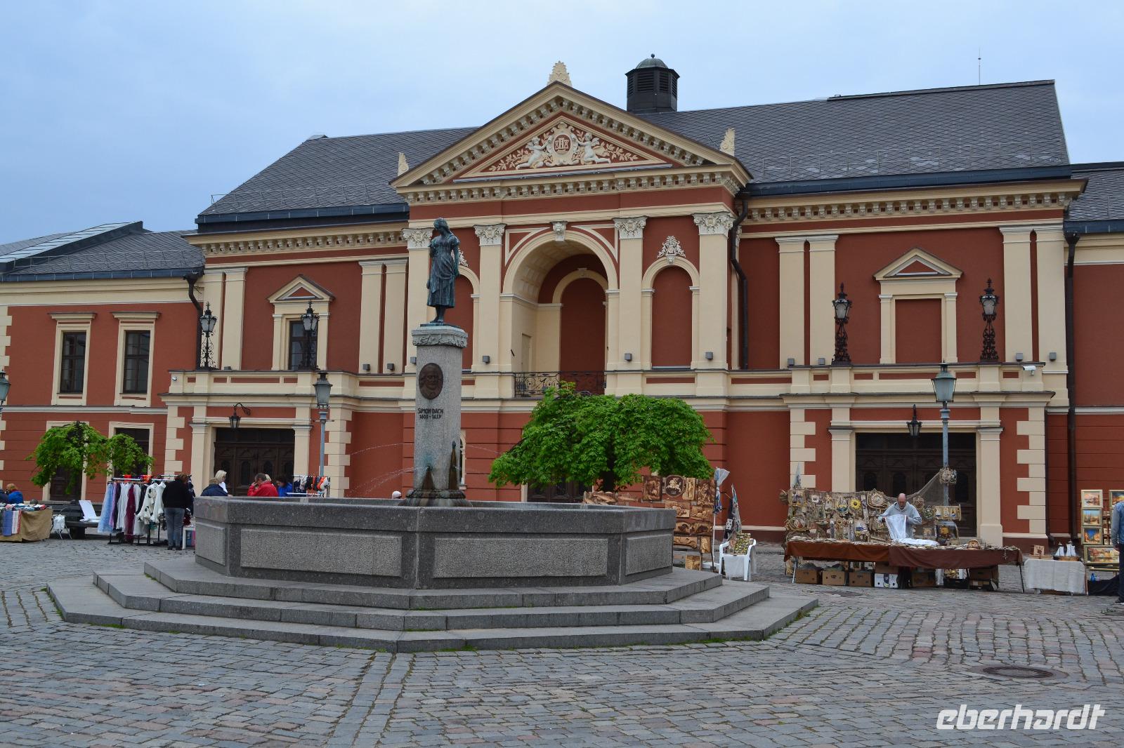 Simon-Dach-Brunnen in Klaipeda mit dem 