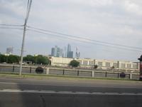 Im Hintergrund die neue Skyline mit Wolkenkratzern