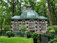 Peterhof - im Menagerie Garten