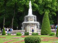 Peterhof - Blick auf eine der römischen Fontänen