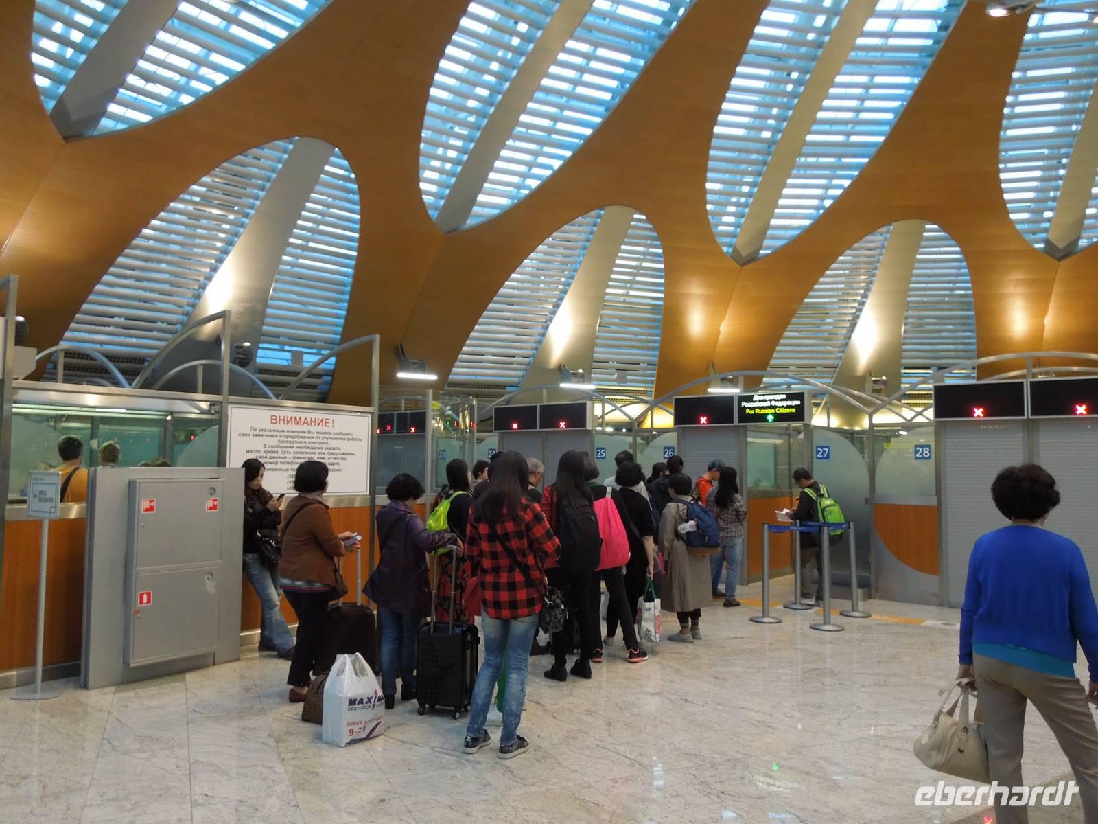 002 Passkontrolle am Flughafen