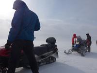 Russland, Baikalsee, Listwjanka, Schlittenhunde-/Schneemobilausflug