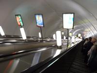 Rolltreppe hinab zur Metro