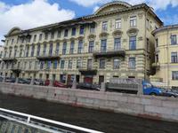 Bootsfahrt auf einem Kanal der Newa