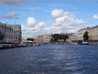 Bootsfahrt auf einem Kanal der Newa