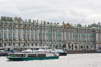 Fassade des Winterpalastes von der Newa-Seite