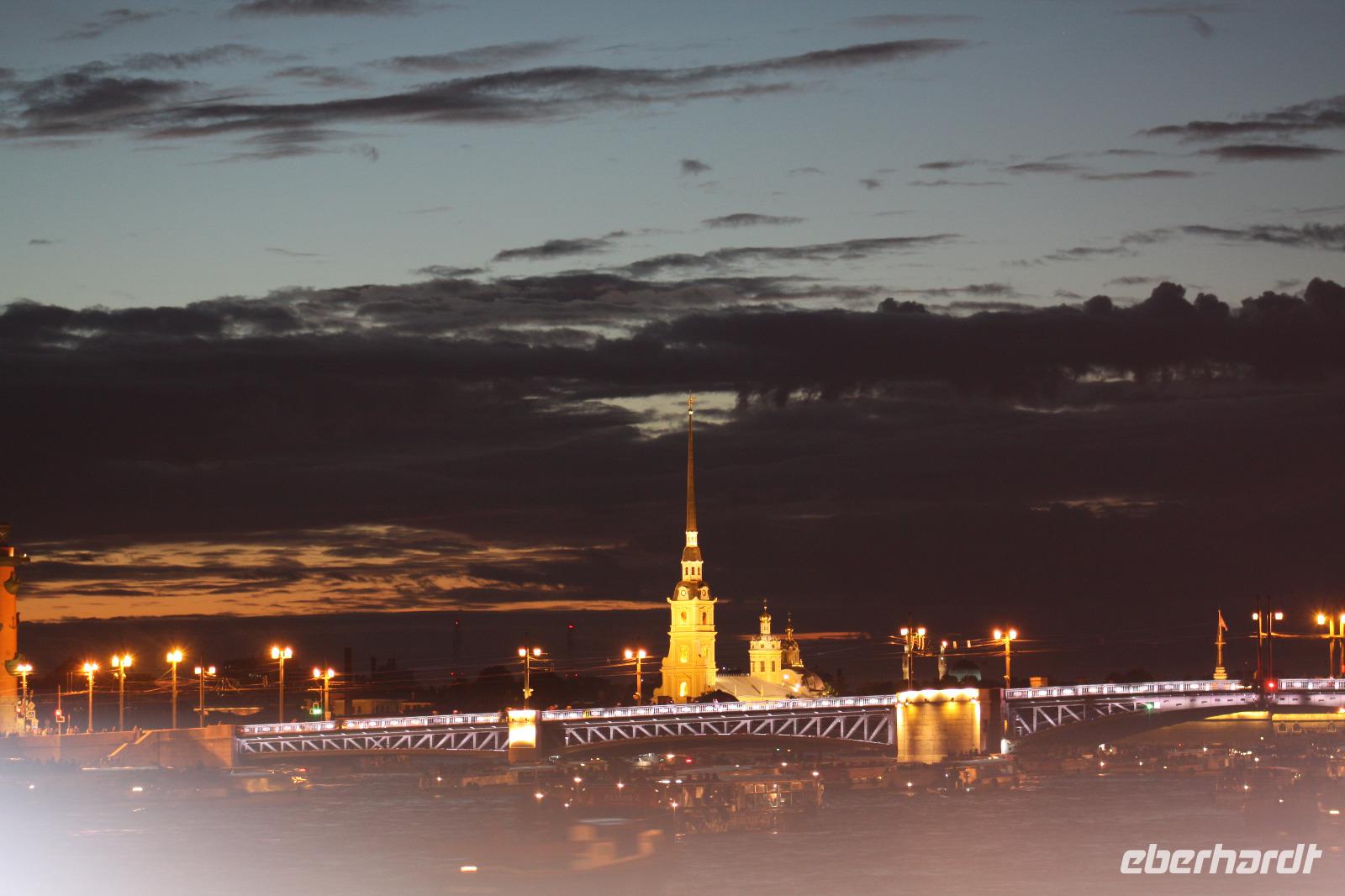 die Schlossbrücke und die Peter- und Paul-Festung