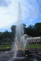 Die Samson-Fontäne der Großen Kaskade in Peterhof