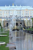 Der Große Palast im Peterhof mit der Großen Kaskade