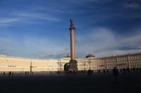 Schlossplatz mit der Alexandersäule und dem gebäude des Generalstabs