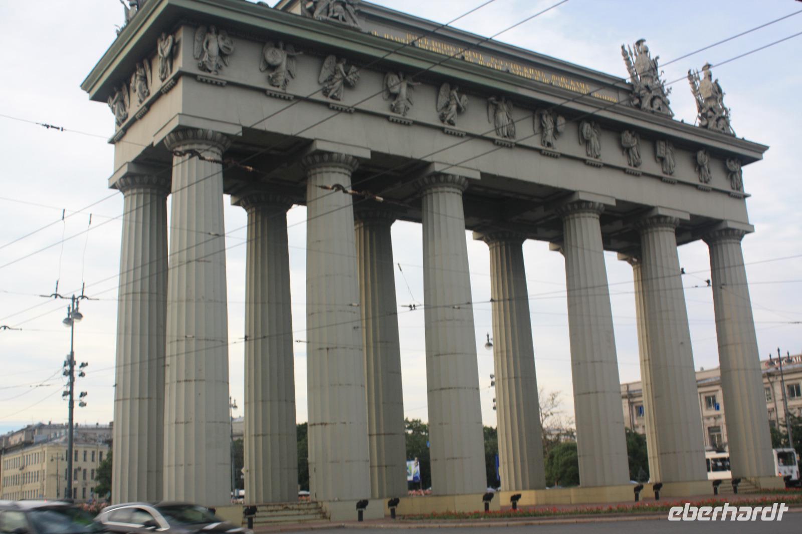 Moskowskie Worota aus dem Jahr 1834-1838, gewidmet dem Sieg im Krieg gegen der Türkei.